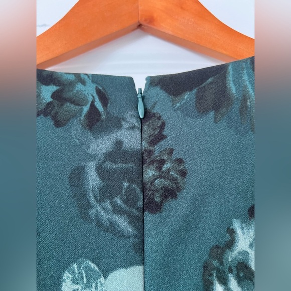 Calvin Klein Print Scuba Crepe Square Neck Short Sheath with Ruching Detail | 4 - Picture 7 of 9